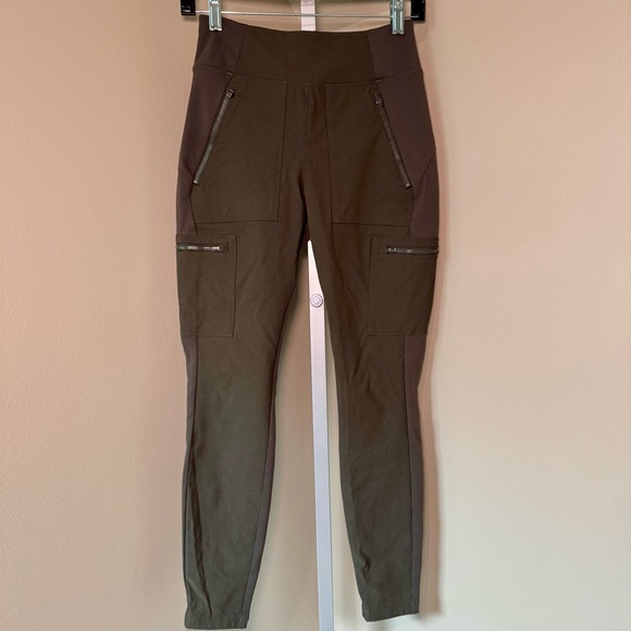 Women’s Athleta Headlands Hybrid Cargo II Tight Legging Size 2 Peat Green - Picture 2 of 6